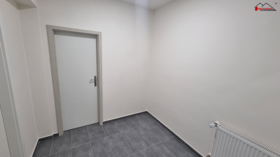 Prostory k provozování obchodu, služeb nebo kancelářské, 26,5 m2,  k pronájmu #1