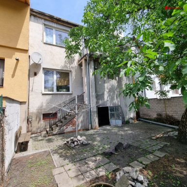 Rodinný dům 2+1 a 4+1, k bydlení nebo jako ubytovna, pozemek 236 m2 #1