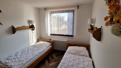 Rodinný dům 5+kk se zahradou a garáží, po část.  rekonstrukci, CP 165 m2, k pronájmu #13