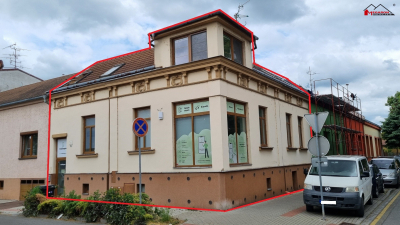 Třípodlažní dům – suterén, prodejna, byt -  celkem UP 227 m2 , k pronájmu #0