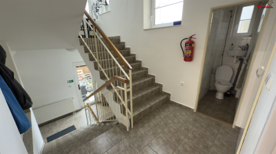 Třípodlažní dům – suterén, prodejna, byt -  celkem UP 227 m2 , k pronájmu #13