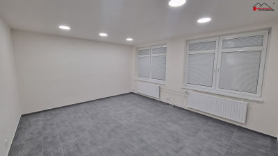 Prostory k provozování obchodu, služeb nebo kancelářské, 36,5 m2,  k pronájmu #2